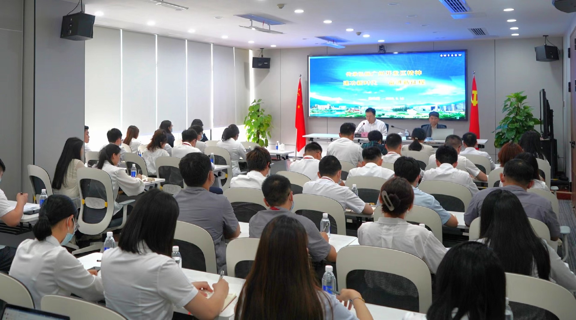 1684456956487758.jpg 聆听(背).jpg