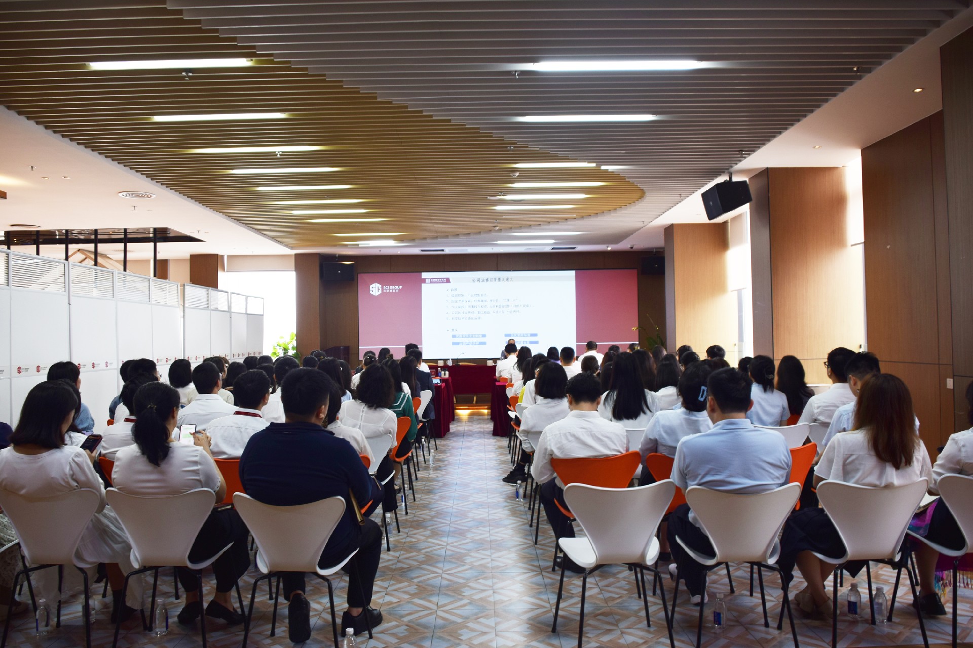 1713748119108411.jpg 培训现场.jpg