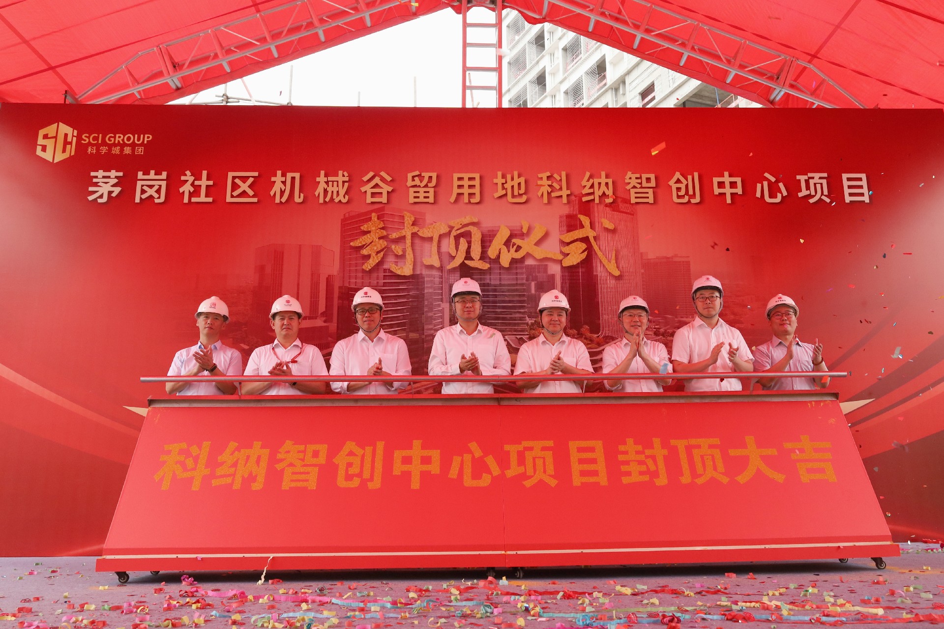 1713833521596660.jpg 仪式合影(左4牛安达,右4古日晖).JPG