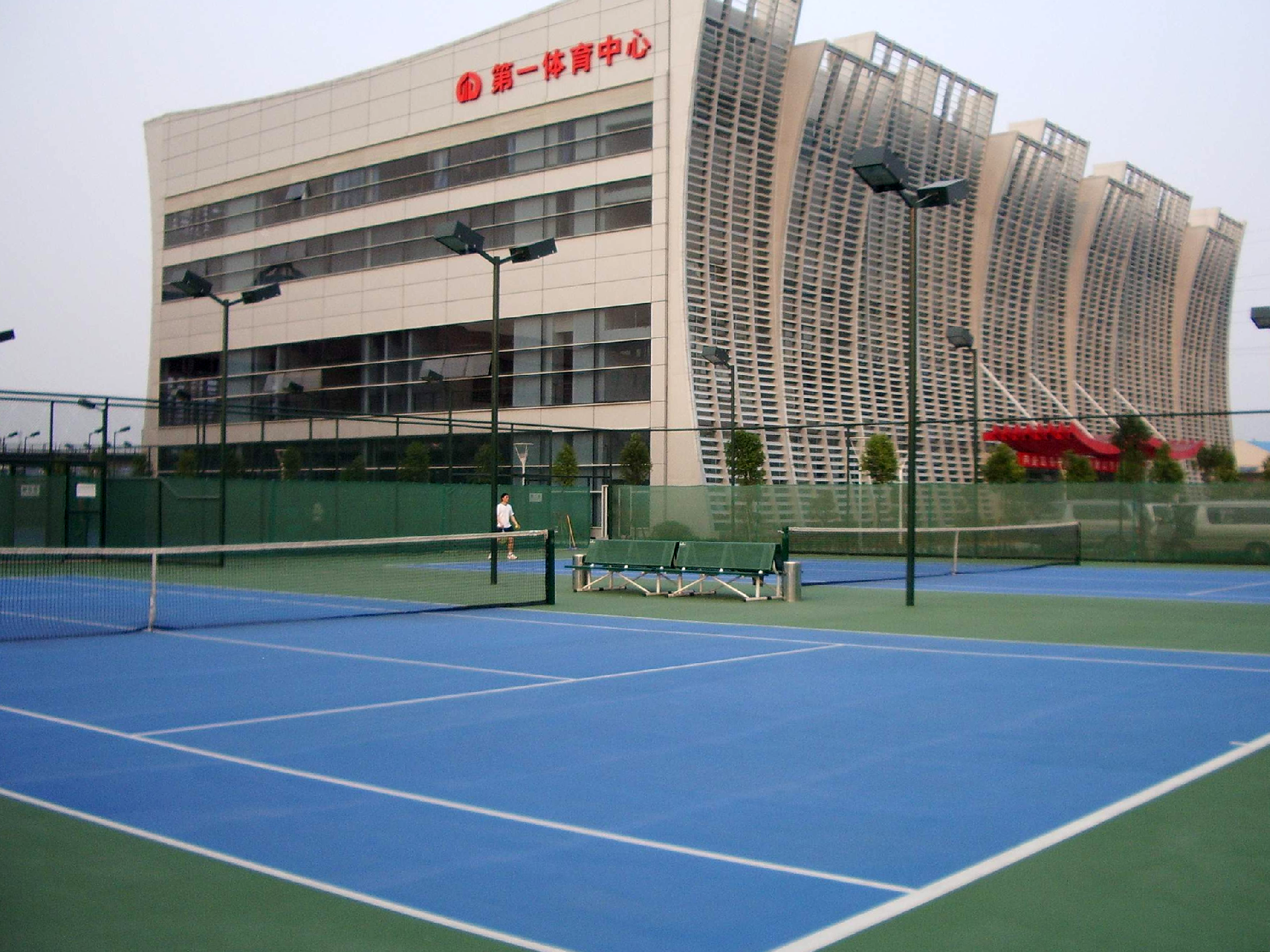 1723512895330158.png 2004年12月,广州开发区第一体育中心竣工.png